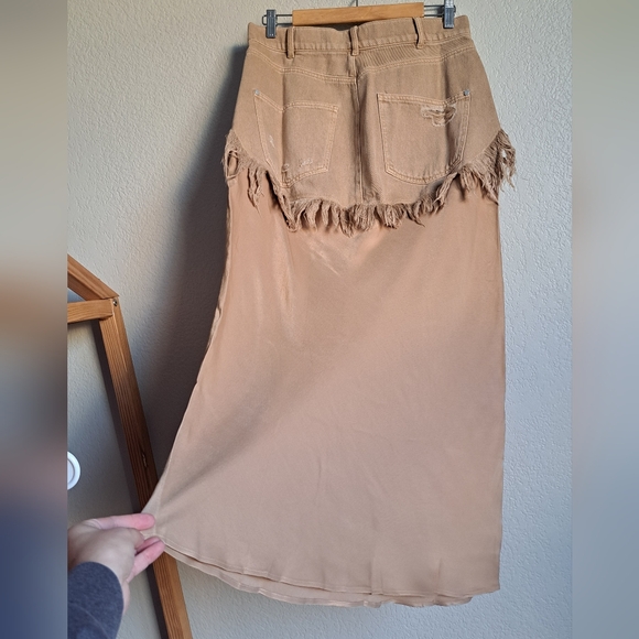 NWT Anthropologie Pilcro Twofer Slip Midi Skirt Size 10 Tiered Fringe Distressed - Picture 11 of 11